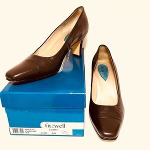 Women's Brown Pumps Leather 2 1/2” Heel Fitzwell Size 9M